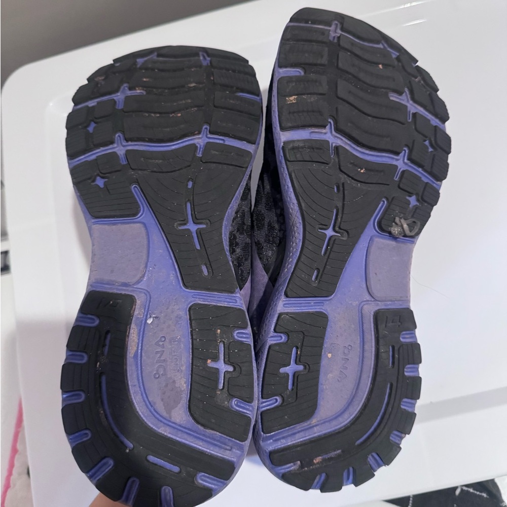 Brooks Ghost 14 in the "Electric Cheetah Run Wild" color - Picture 4 of 4